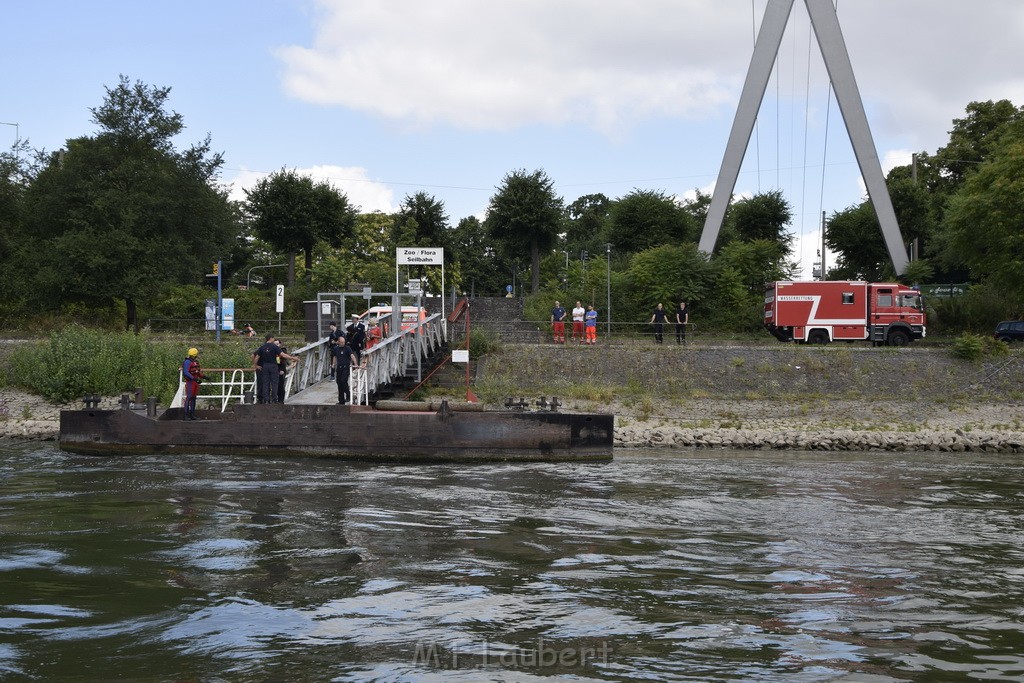 Uebung BF Taucher und Presse Koeln Zoobruecke Rhein P037.JPG - Miklos Laubert